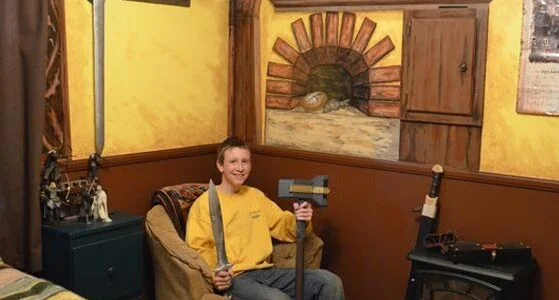 Un chaval de 14 años convierte su habitación en un agujero Hobbit