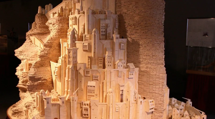 Impresionante maqueta de Minas Tirith construida con cerillas