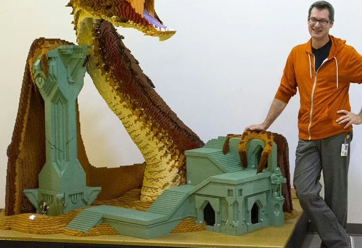Impresionante figura Lego de Smaug para la Comic-Con