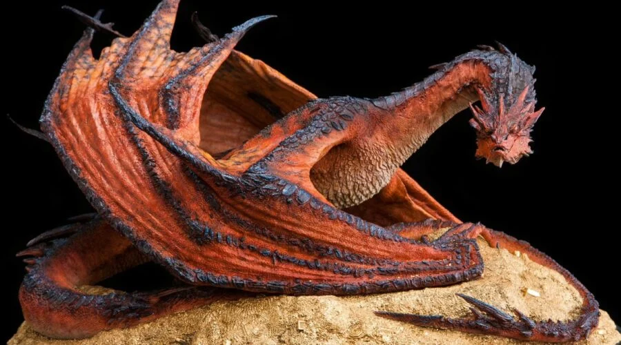Ya se puede reservar la escultura de Smaug el Terrible de Weta