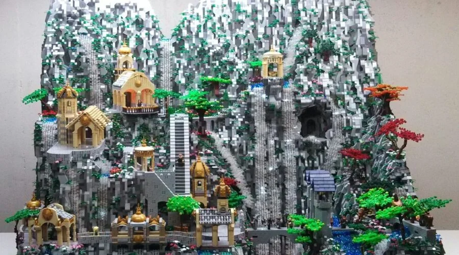 Un aficionado construye una réplica de Rivendel con 120 mil piezas de Lego