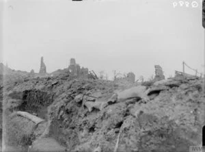 Trinchera de comunicaciones británica en Ovillers (julio 1916). © IWM (Q 889) Trinchera de comunicaciones británica en Ovillers (julio 1916). © IWM (Q 889)