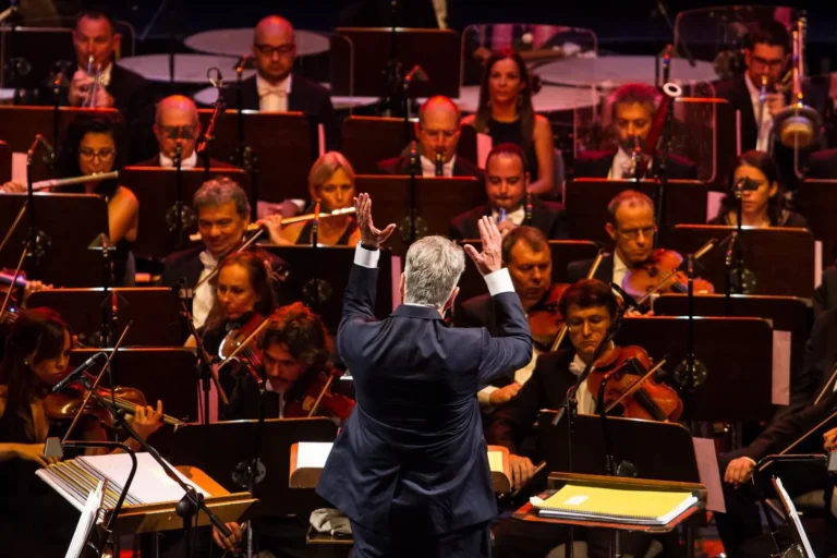 Howard Shore dirige a la Sinfónica de Tenerife. Fotografía © Aarón S. Ramos/FIMUCITÉ Howard Shore dirige a la Sinfónica de Tenerife