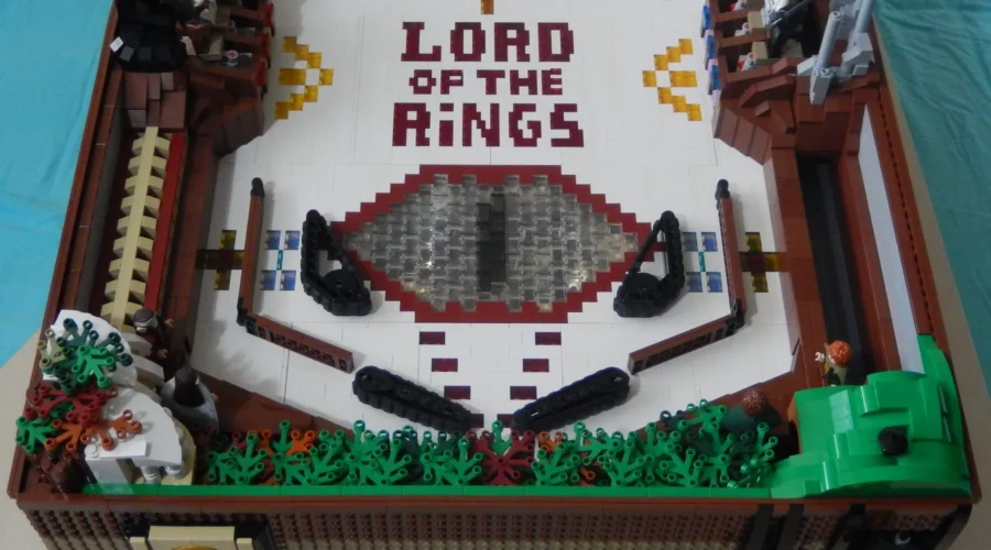 Pinball de ‘El Señor de los Anillos’ construido con Lego