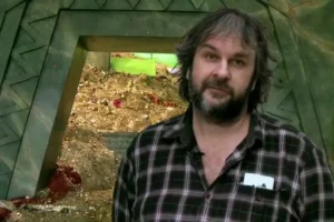 Peter Jackson y al fondo el tesoro de Smaug