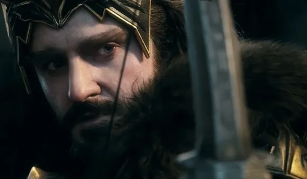 Thorin apunta a Thranduil con su arco