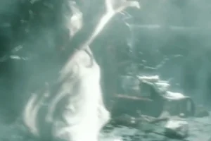 Galadriel desata su poder en Dol Guldur