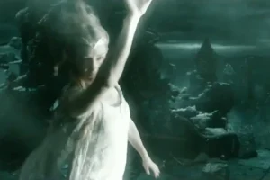 Galadriel libera su poder en Dol Guldur