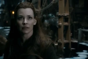 Tauriel y los Enanos huyen de la Ciudad del Lago