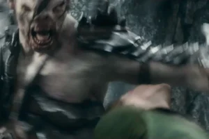 Tauriel esquiva un puñetazo de Bolgo