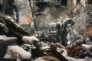 Thranduil contempla a los muertos en Valle