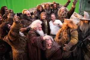 Peter Jackson rodeado por el reparto