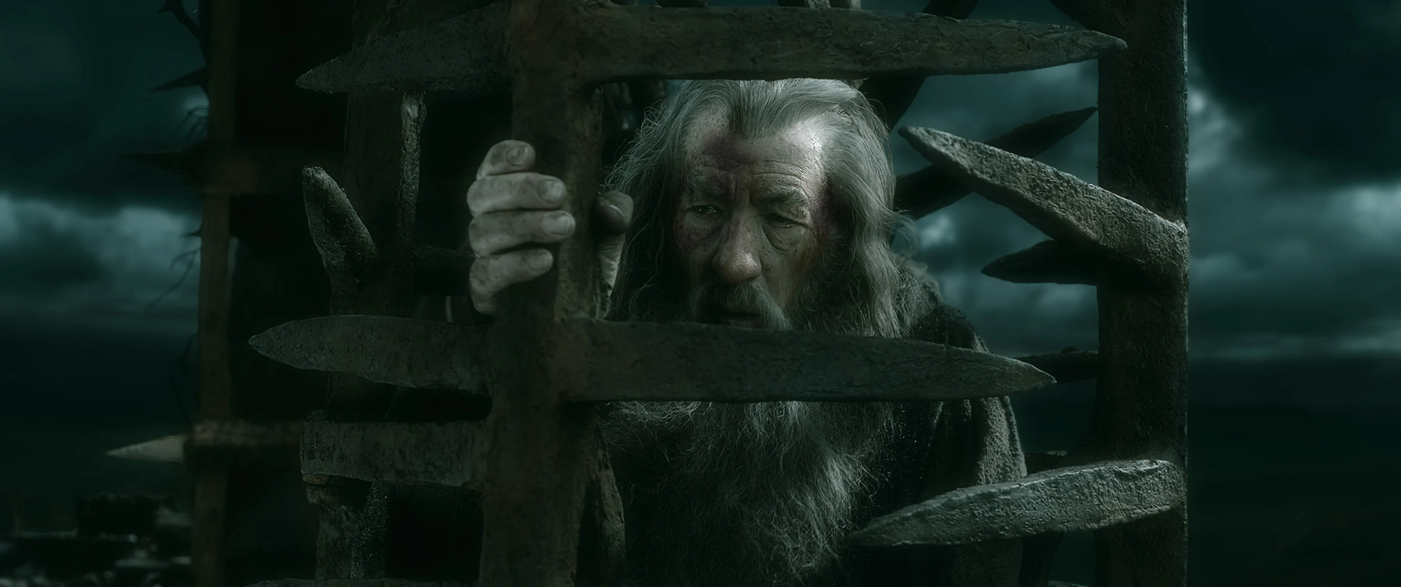 Gandalf encerrado en Dol Guldur