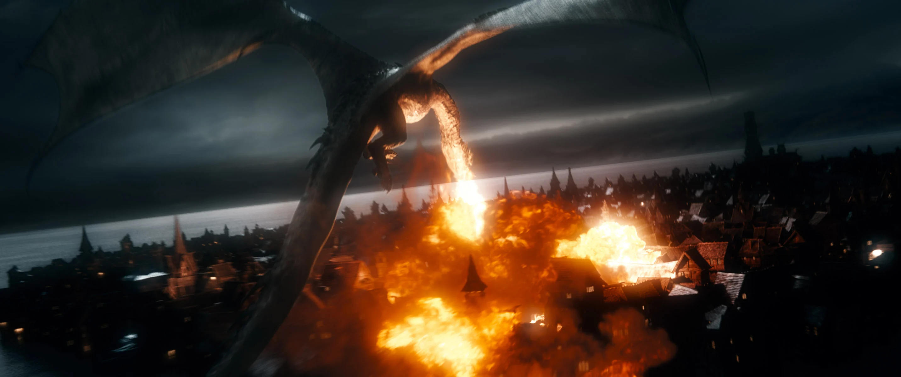 Smaug abrasa la Ciudad del Lago