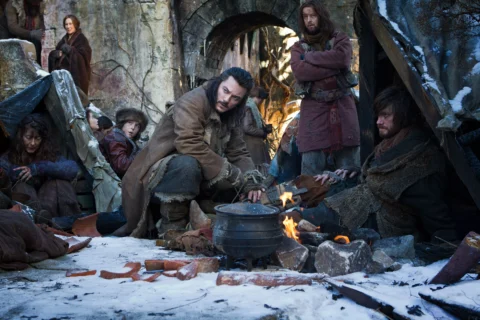 Bardo atiende a los supervivientes de Esgaroth