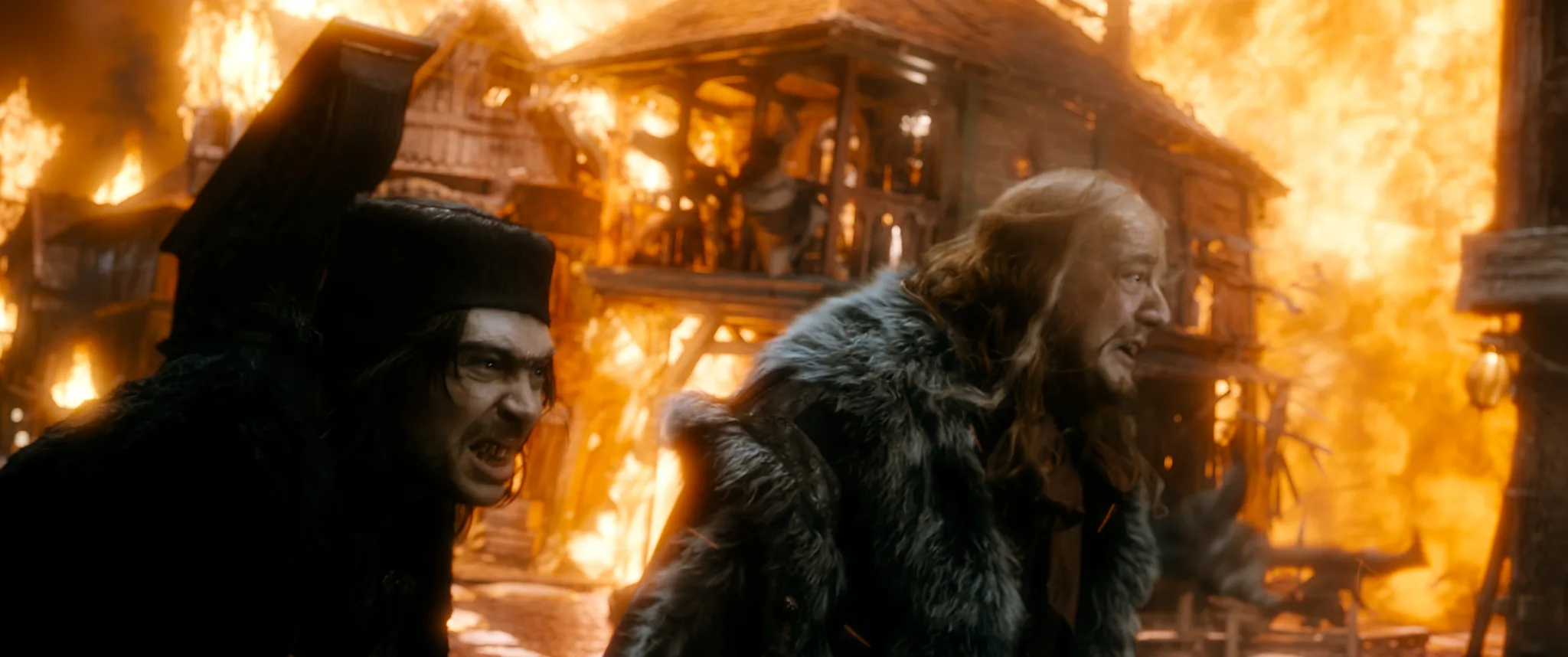 Alfrid y el Gobernador en la tormenta de fuego