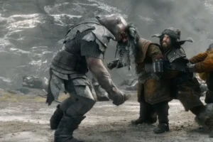 Bofur y Bombur intentan desenganchar a Bifur