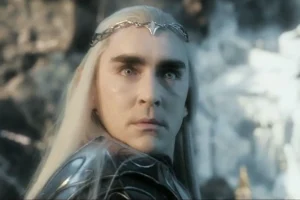 Thranduil ve llegar a los Orcos