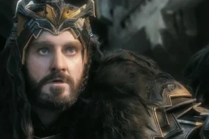 Thorin ve llegar a los Orcos
