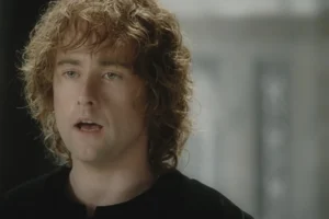 Pippin canta ante Denethor