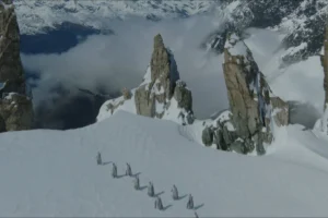 The-Rings-of-Power-Main-Teaser-4.00_00_23_12.Still006
