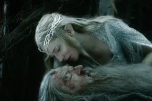 Galadriel se inclina sobre Gandalf