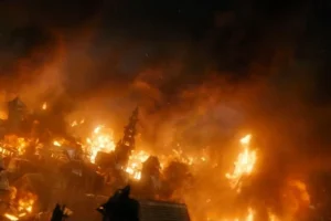Esgaroth arde por la furia de Smaug