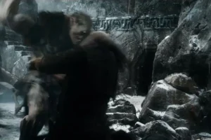 Dwalin acaba con uno de los Orcos en la Colina del Cuervo