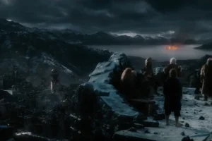 Bilbo y los Enanos son testigos de la destrucción de Esgaroth
