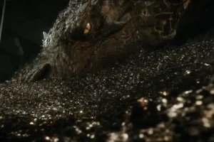 Smaug emergiendo del tesoro de Erebor