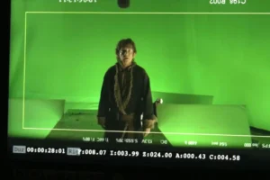 Bilbo frente a un invisible Smaug