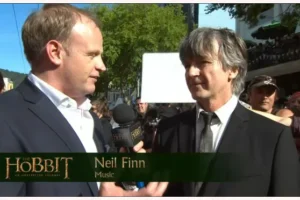 Neil Finn en la alfombra roja
