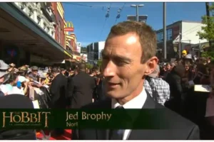 Jed Brophy en la alfombra roja