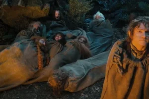 Bombur, Óin, Thorin, Kili, Glóin. Balin y Bilbo