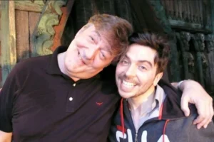 Stephen Fry y Ryan Gage en Esgaroth