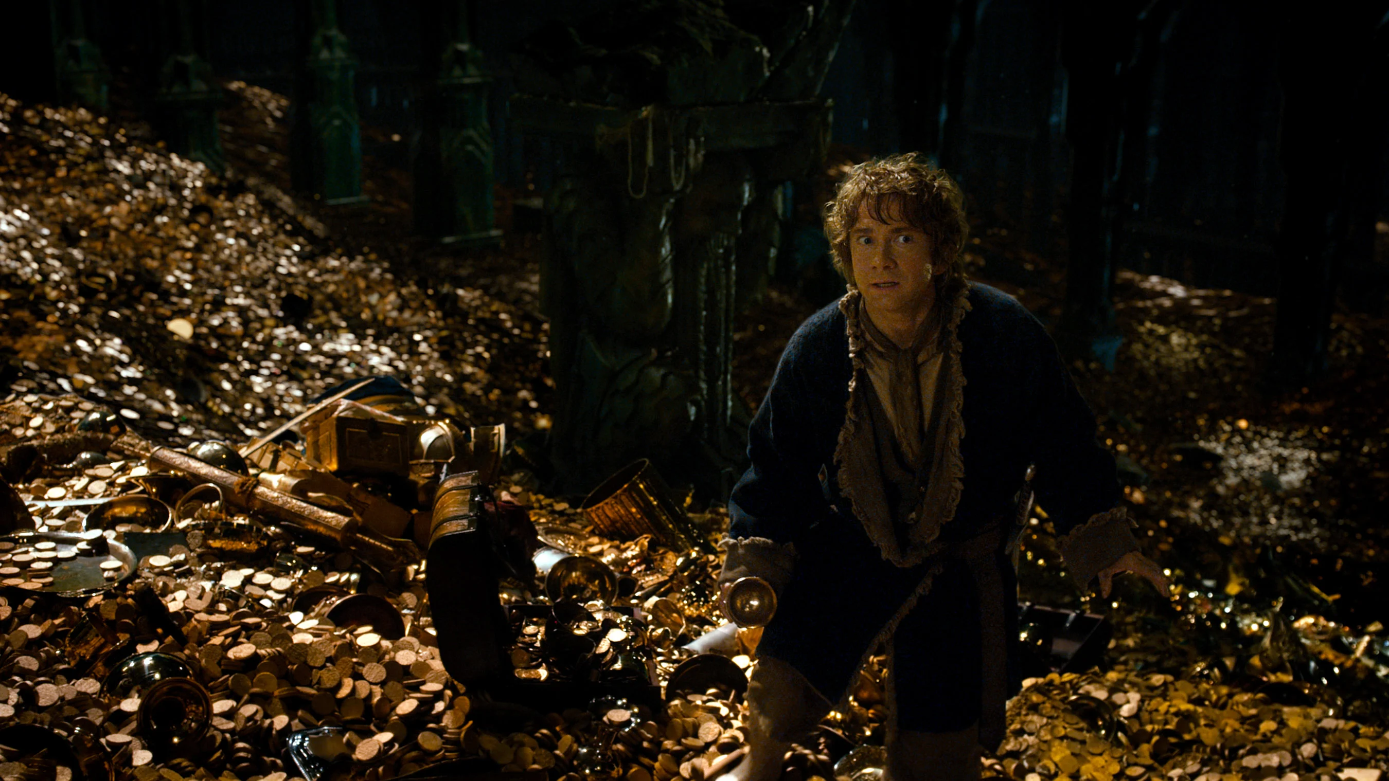 Bilbo con una copa