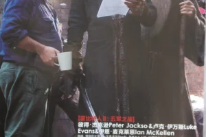 Peter Jackson, Luke Evans e Ian McKellen en el decorado de Valle