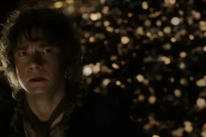 Bilbo aterrorizado tras despertar a Smaug