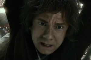El pobre Bilbo intenta cruzar el río