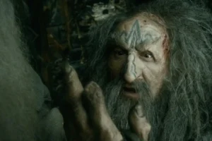 Thráin ve su mano mutilada