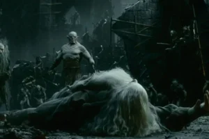 Azog derriba a Gandalf