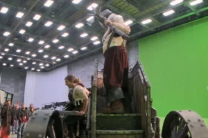 Aidan Turner y Ken Stott en el carro