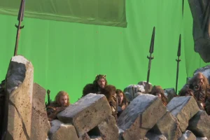 Thorin y los Enanos tras el parapeto de Erebor