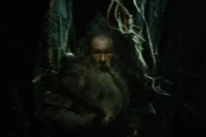 Gandalf huye por Dol Guldur