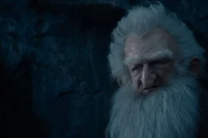 Balin defiende a Bilbo