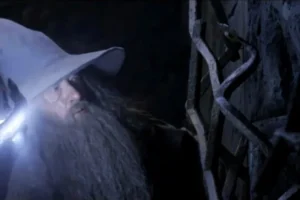 Gandalf investiga el interior de las Tumbas de los Nazgul