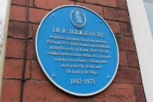 Placa conmemorativa de la casa en la que residió Tolkien en Leeds