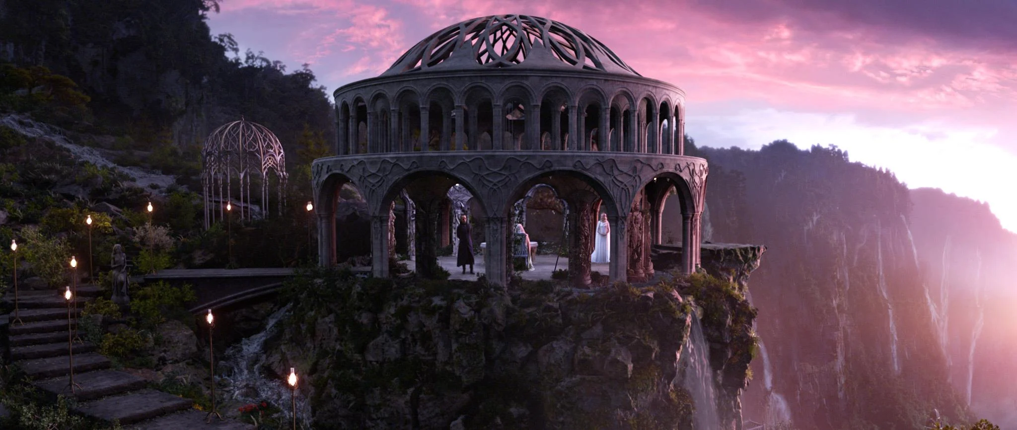 El Concilio Blanco se reúne en Rivendel en *El hobbit: un viaje inesperado*.