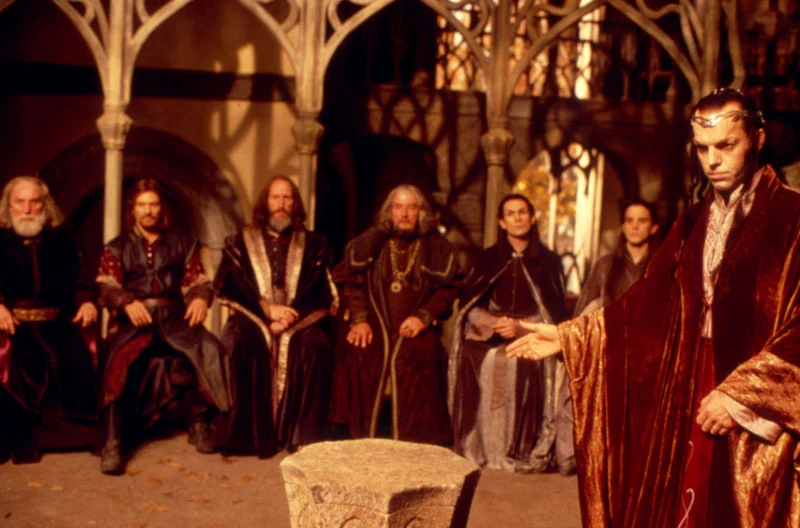 El Concilio de Elrond en *El Señor de los Anillos: La Comunidad del Anillo*.