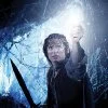 Elijah Wood en el Antro de Ella-Laraña, iluminado con luz intensa